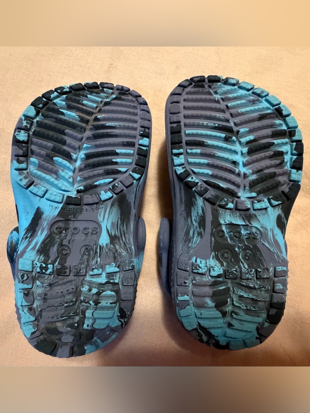 Crocs Classic Marbled Clogs - Picture 2 of 10